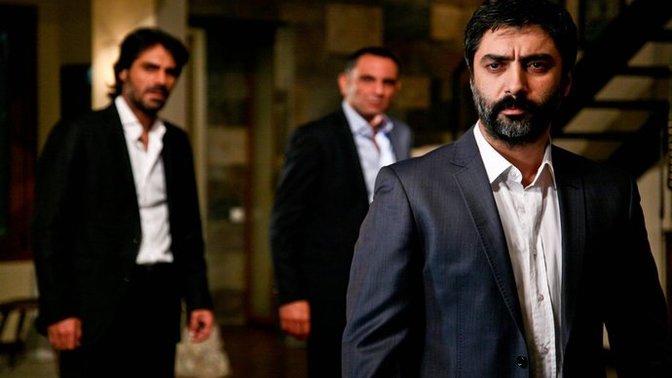 Favorin hangisi? Kurtlar vadisi Vs Ezel?
