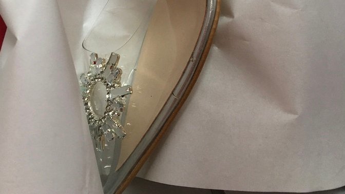 Nikah ayakkabım geldi. İsmini yazdırmak isteyen var mı?