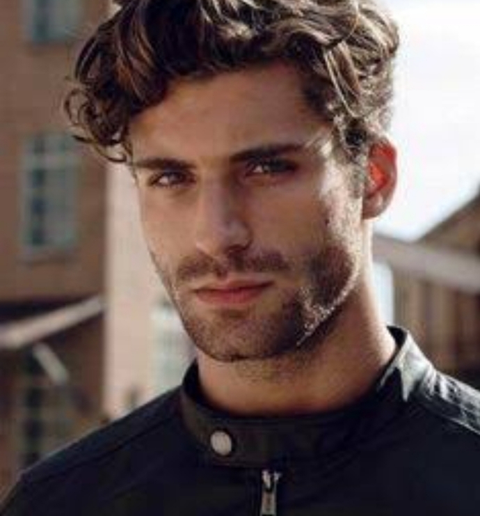 Düz saça skin fade şekli nasıl verilir?