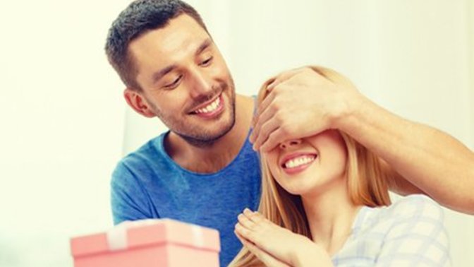 Erkekler kız arkadaşlarına hediye iç çamaşırı alamaz mı?