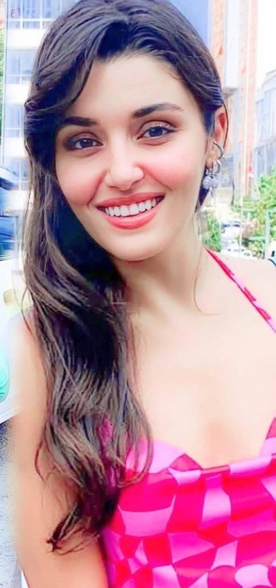 Hande Erçelin estetikli hali mi daha güzel estetiksiz mi?