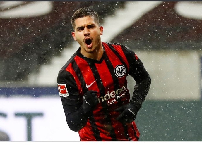 Sizce en yakışıklı futbolcu kim?