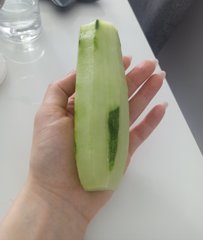 Şu salatalık bile ağzıma girmiyor?