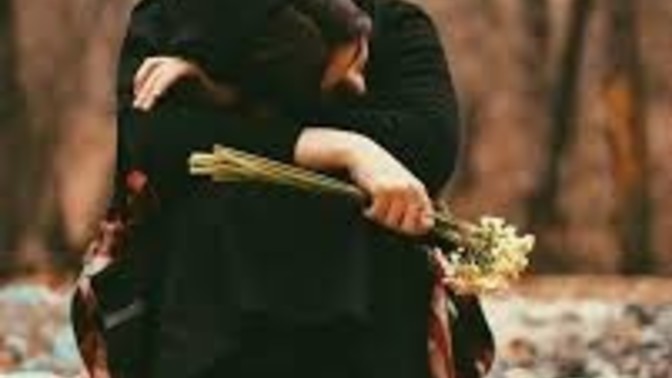 Tutunacak Bir Dal Mı İstersiniz, Ağlayacak Bir Omuz Mu?