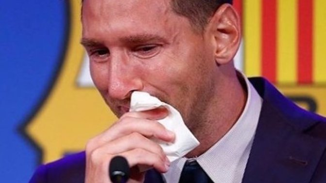 Messi'nin gözyaşını sildiği peçete 10 bin dolardan satışa çıkarıldı! Sizce biraz abartılmadı mı?