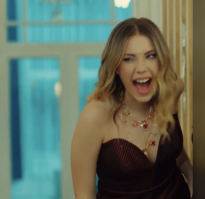 Siz mi kendinizi olayların içinde buluyorsunuz yoksa bir şekilde olaylar mı sizi içine çekiyor?
