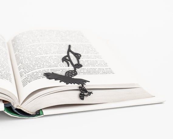 Kitap okurken kaldığınız yeri işaretlemek için ayraç mı kullanırsınız yoksa sayfayı mı kıvırırsınız?