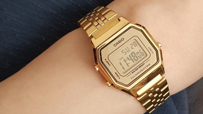 Casio saat takan kadın hakkında ne düşünürsünüz?