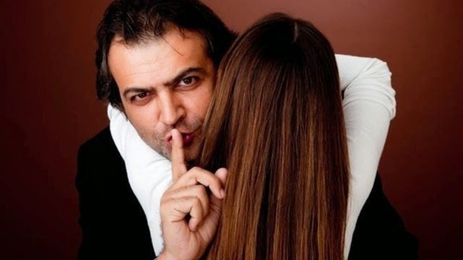 Bir ilişkide aldatan mı yoksa aldatılan mı suçlu? Neden?