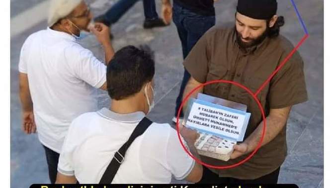Kendisini antikemalist olarak tanımlayan Afganlı Bayburt'ta Taliban'nın zaferini kutladı, lokum dağıttı! Sen alır mıydın?