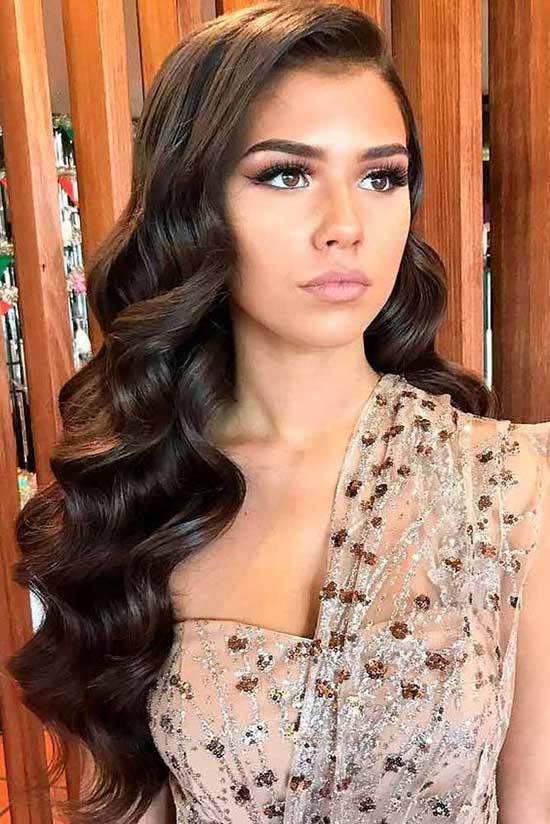 Kuzenimin düğünü için evde nasıl bir saç modeli yapabilirim?