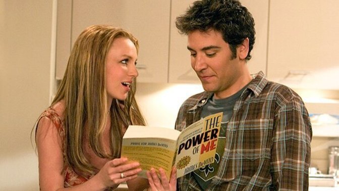 Sevgilim cezaevinde. Ziyarete gittiğimde benden kitap istedi. Sizce nasıl bir kitap almalıyım?