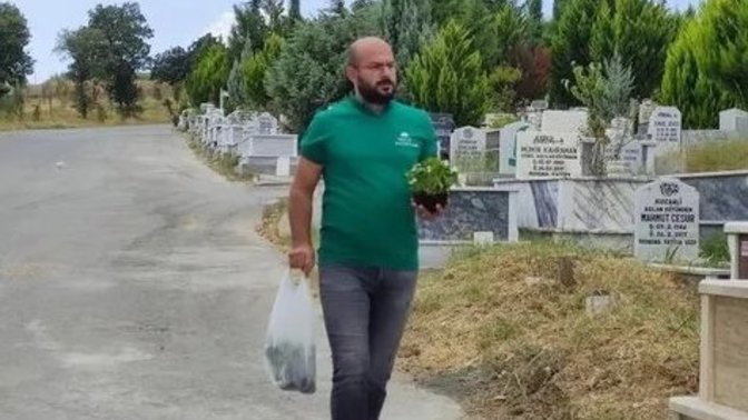 Online mezar bakım işine girdi! Sizce değişik fikirler ile zengin olmak mümkün mü?