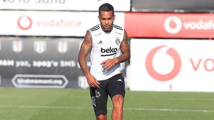 Alex Teixeira Beşiktaş ile ilk antrenmanına çıktı! Sizce Alex Teixeira, ligde bir Alex De Souza etkisi yapabilir mi?