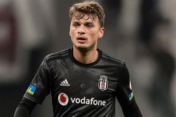 Beşiktaş da Adem Ljajić 2. kez kadro dışı bırakıldı! Sizce Ljajić takımdan gönderilmeli midir?
