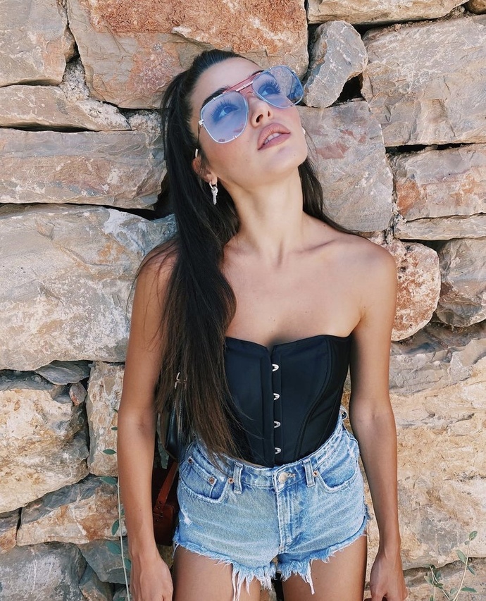 Hande Erçel güzel mi?