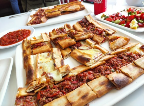 Damak zevkine hangisi hitap ediyor; Pide mi, lahmacun mu?