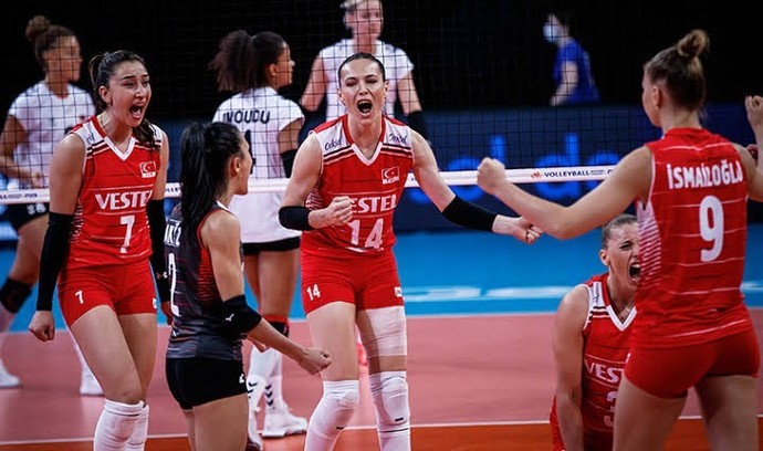 Milli heyecan başlıyor! Türkiye - Romanya voleybol karşılaşması 20:30da TRT Spor ekranlarında. Kimler izleyecek?