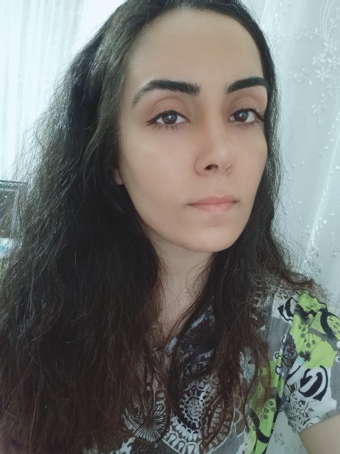 Saçlarımı bir tık kısa kestirip bal köpüğü ya da kestane rengine boyamak istiyorum. Sizce hangisi?