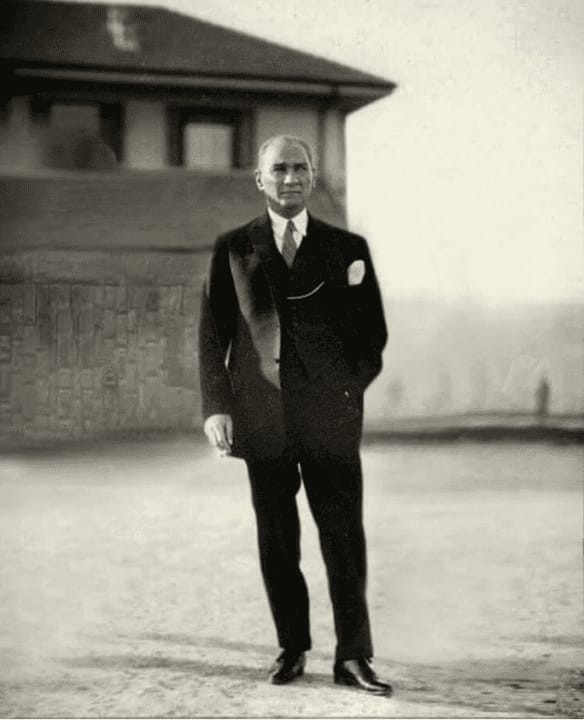 Mustafa Kemal Ataturk Demek SANSÜRE Maruz Kalmak Mı Demek?