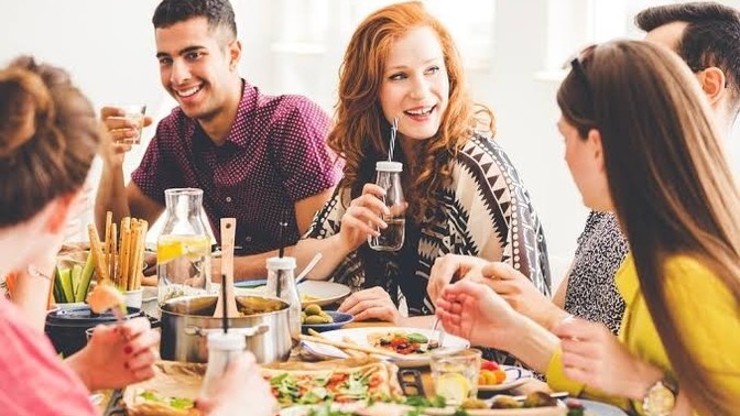 Yemek yerken birinin size bakması sizi rahatsız eder mi?