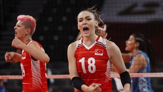 Avrupa voleybol şampiyonasında Türkiye, Ukrayna'yı 3-0 yendi. Sultanlarımızdan bir şampiyonluk gelir mi sizce?