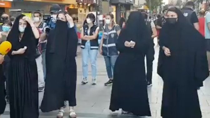 İzmir’de yapılan Çarşaflı Protesto için düşünceleriniz neler?