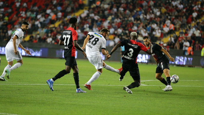 Beşiktaş - Gaziantep 0-0 berabere kaldı. Beşiktaş ligdeki ilk puan kaybını yaşadı! Maçı nasıl buldunuz?