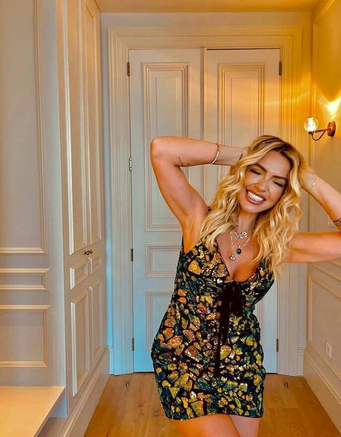 Hadise, Pubg mobile şarkısı olan Coş Dalgalanı seslendirdi, Hadiseyi nasıl buluyorsunuz takip ediyor musunuz?