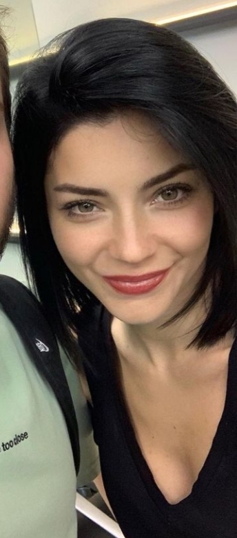 Hande Erçel mi daha güzel Merve Boluğur mu?