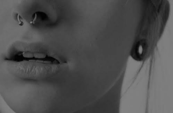 Genç kızlardaki piercing modası hoş görünüyor mu?