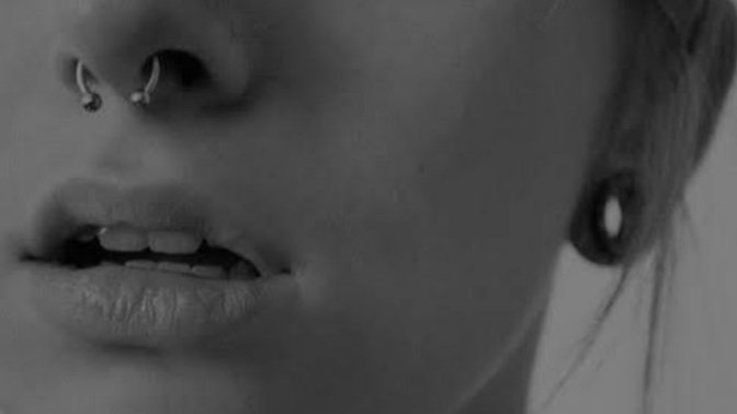 Genç kızlardaki piercing modası hoş görünüyor mu?