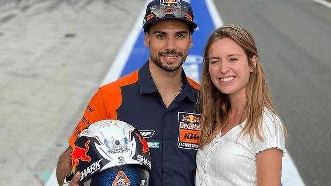 2015 Motogp şampiyonu Jorge Lorenzo üvey kız kardeşi ile evlendi ve bebek beklediğini açıkladı?