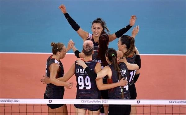 A Milli Voleybol takımımız 5. maçında 3-0 kazanarak grubu lider tamamladı! Bu yolun sonu şampiyonluk olacak. Gururlandınız mı?