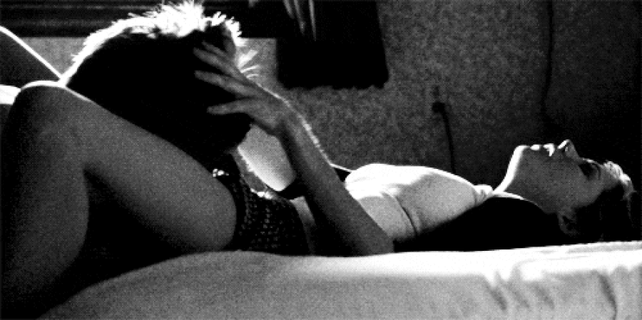 Gece uyurken sevişelim mi  diyen partnere nasıl cevap verirsiniz?