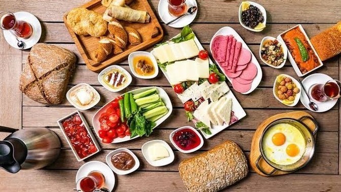 Açık büfe kahvaltı mı yoksa serpme kahvaltı mı size daha uygun?