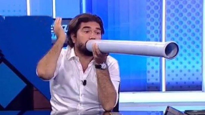 Birçok yarışma sunan ve birçok programda yorumculuk yapan Ahmet Çakar hakkında ne düşünüyorsunuz?