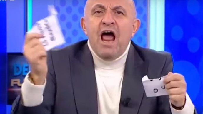 Birçok yarışma sunan ve birçok programda yorumculuk yapan Ahmet Çakar hakkında ne düşünüyorsunuz?