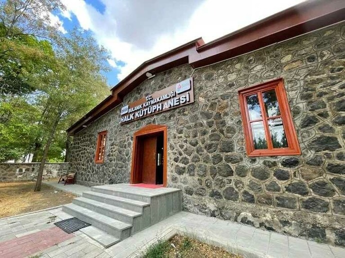 49 yıl cezaevi olarak kullanılan taş bina kütüphaneye dönüştü! Kütüphaneler arttıkça kitap okuma da artış olur mu?