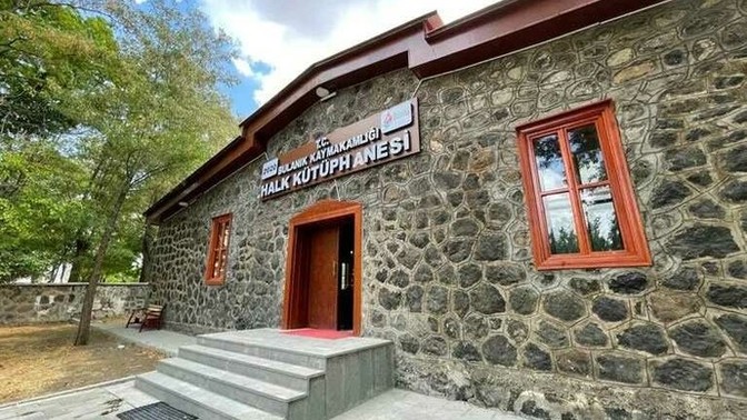 49 yıl cezaevi olarak kullanılan taş bina kütüphaneye dönüştü! Kütüphaneler arttıkça kitap okuma da artış olur mu?