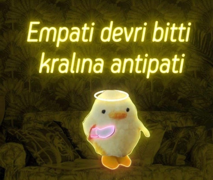 Soğuk davrandığınızı düşünen sevgiliniz size “ısın da gel, seni çekemem” diyorsa, tepkiniz ne olur?