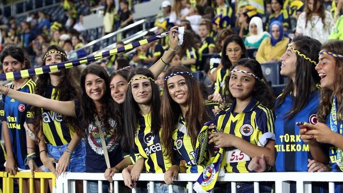 Fenerbahçe, kadın futbol takımının kurulacağını açıkladı. Sizce Türkiye’de kadınlar ligi takip edilir mi?