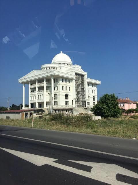 Marmara Ereğlisi Belediyesi hizmet binası. Tekirdağ