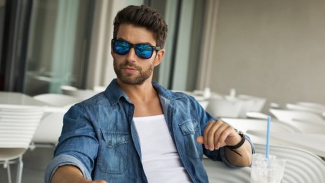 Erkekler için en iyi güneş gözlüğü markası hangisi?