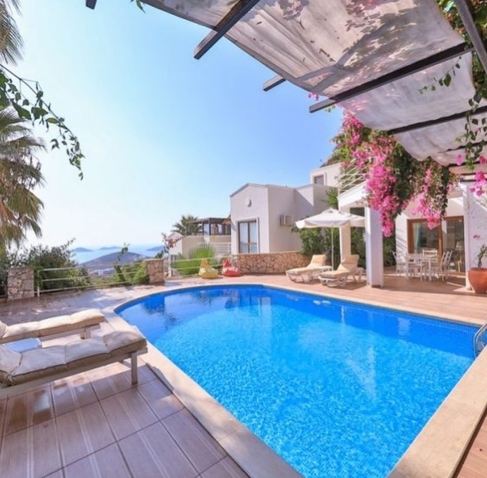 Yaz sezonu kapanırken son bir tatil yapacak olsanız villa kiralamayı mı yoksa otel tatilini mi tercih ederdiniz?