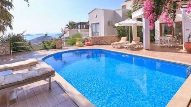 Yaz sezonu kapanırken son bir tatil yapacak olsanız villa kiralamayı mı yoksa otel tatilini mi tercih ederdiniz?