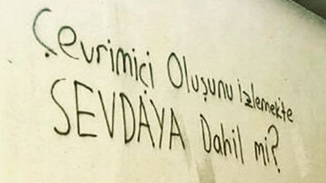 Bu sıralar internette "çevrimiçi" oluşunu izlediğiniz biri var mı?