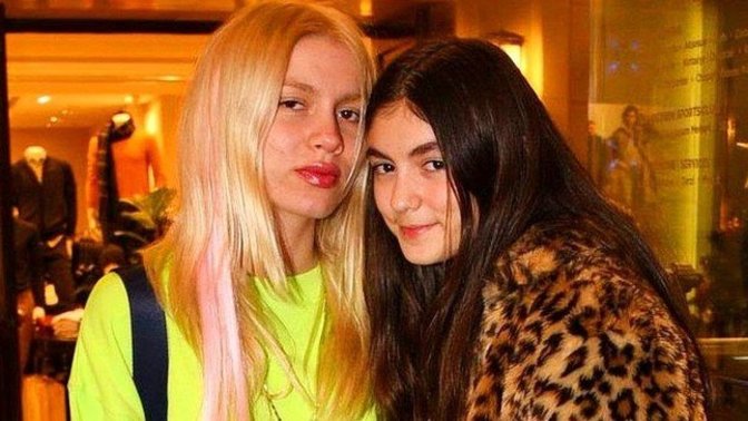 Aleyna Tilki, kız kardeşi Ayça Tilki hakkında yapılan yorumlara "Sübyancısınız." diyerek sert bir cevap verdi. Ne düşünüyorsunuz?