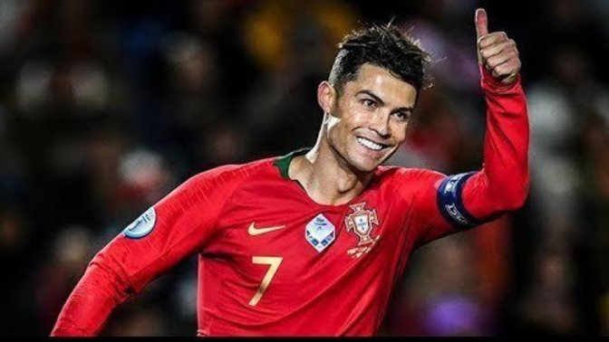 Cristiano Ronaldo Manchester United'a transfer oldu. Sizce gitmeli miydi?