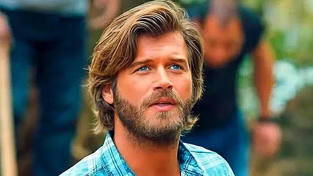 Kıvanç Tatlıtuğ'yu yakışıklı bulmayan tek ben miyim ya?